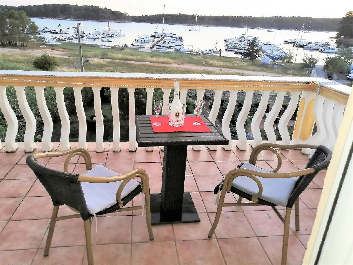 Guesthouse Mira Rab Town 3*,