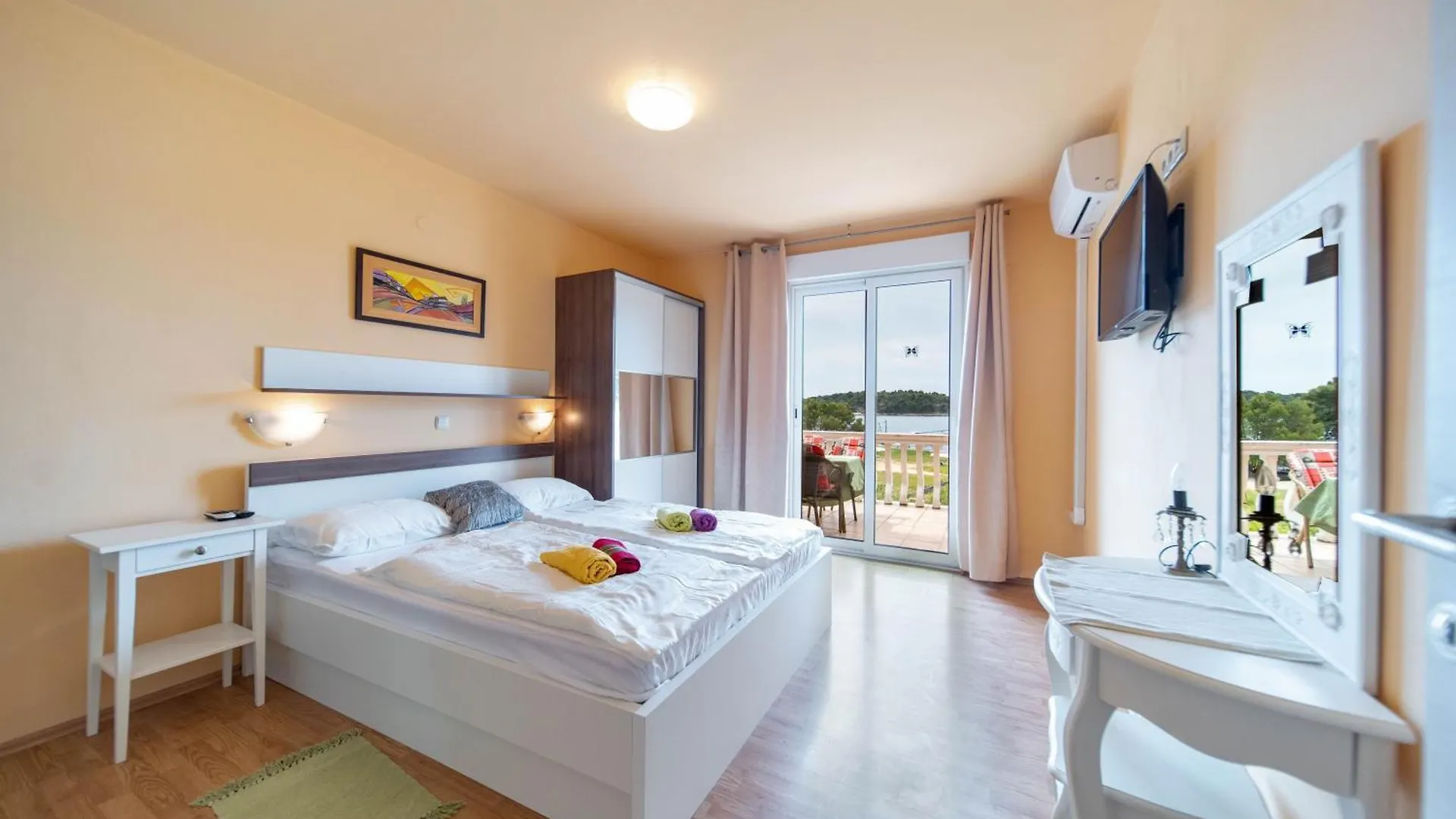 Guest house Guesthouse Mira Rab Town
