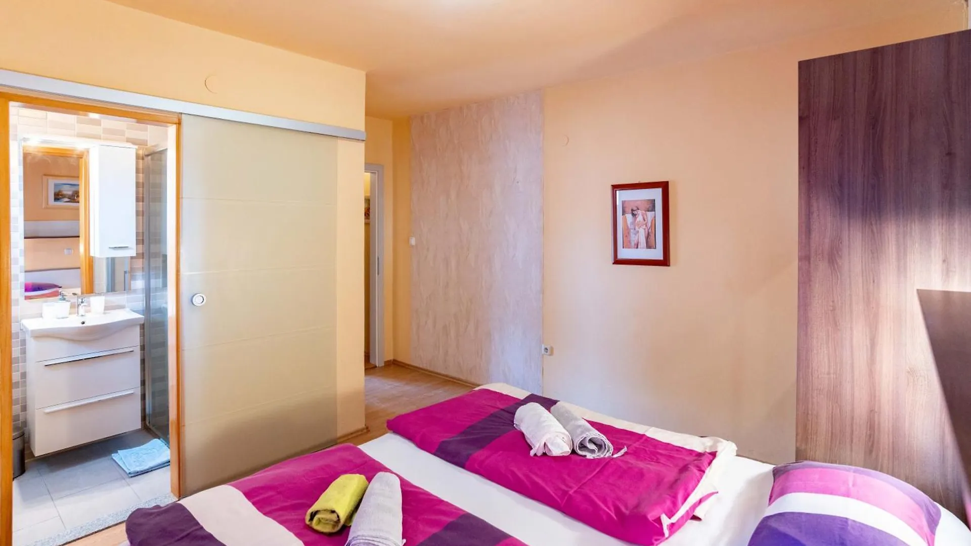 Guesthouse Mira Rab Town
