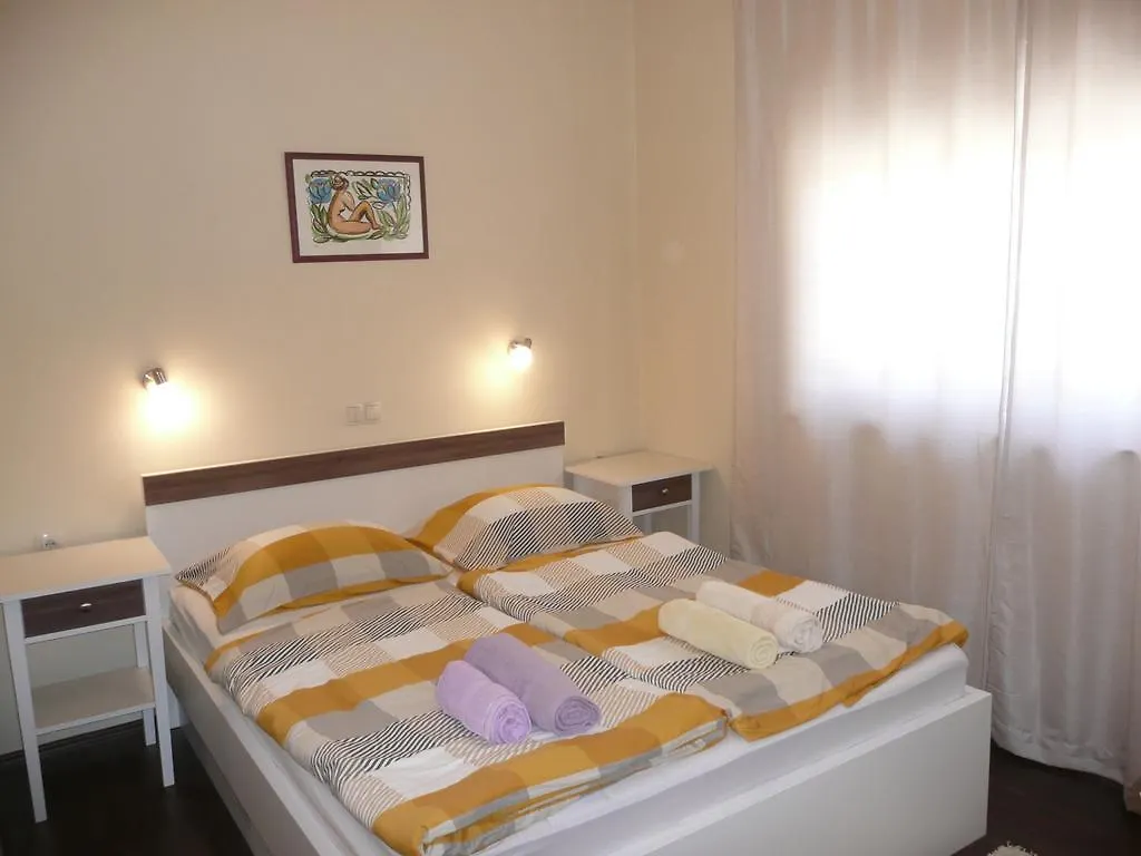 Guesthouse Mira Rab Town 3*,