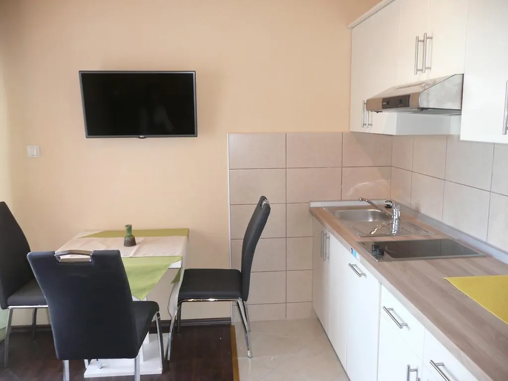 Guesthouse Mira Rab Town Guest house