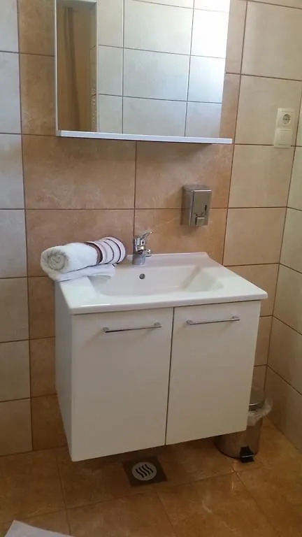 Guest house Guesthouse Mira Rab Town