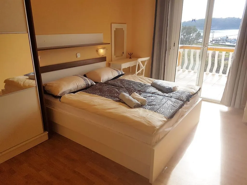 Guest house Guesthouse Mira Rab Town