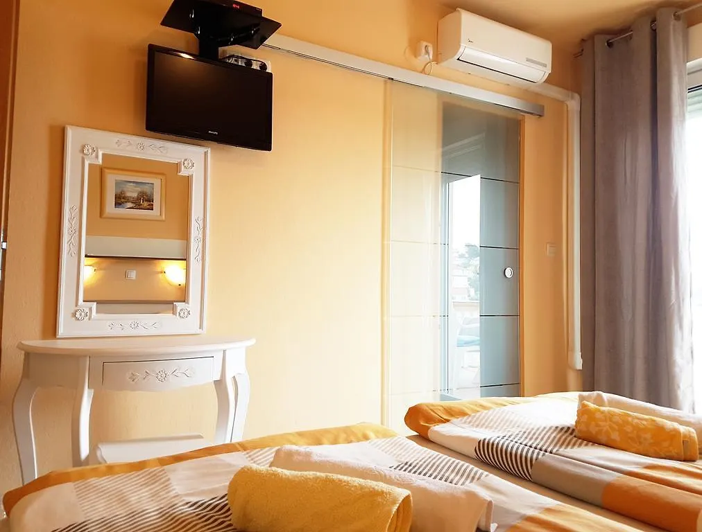 Guesthouse Mira Rab Town 3*,